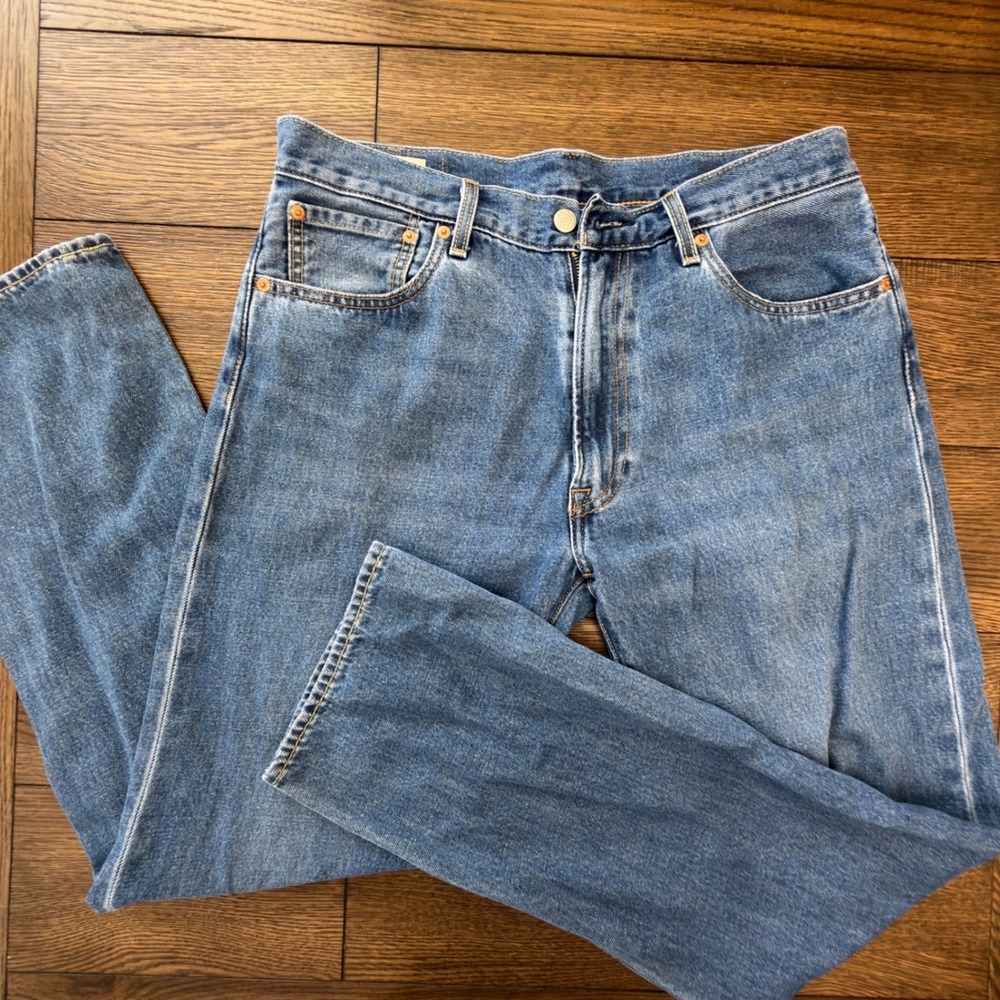 Levis Premium 551 Z Authentic Straight Jeans Mens 33x34 Medium Wash Blue Denim